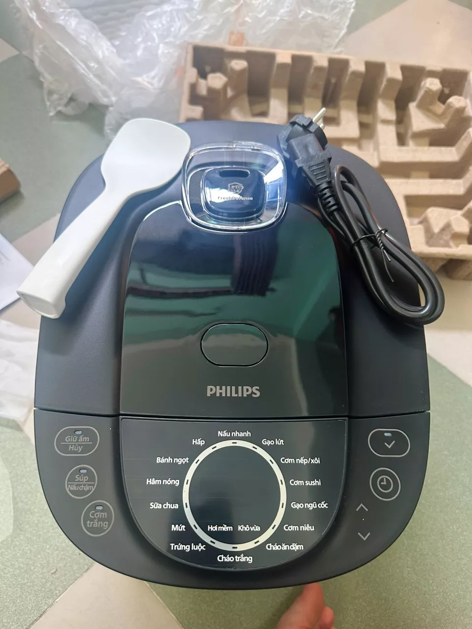 Nồi cơm điện Philips HD4814/31
