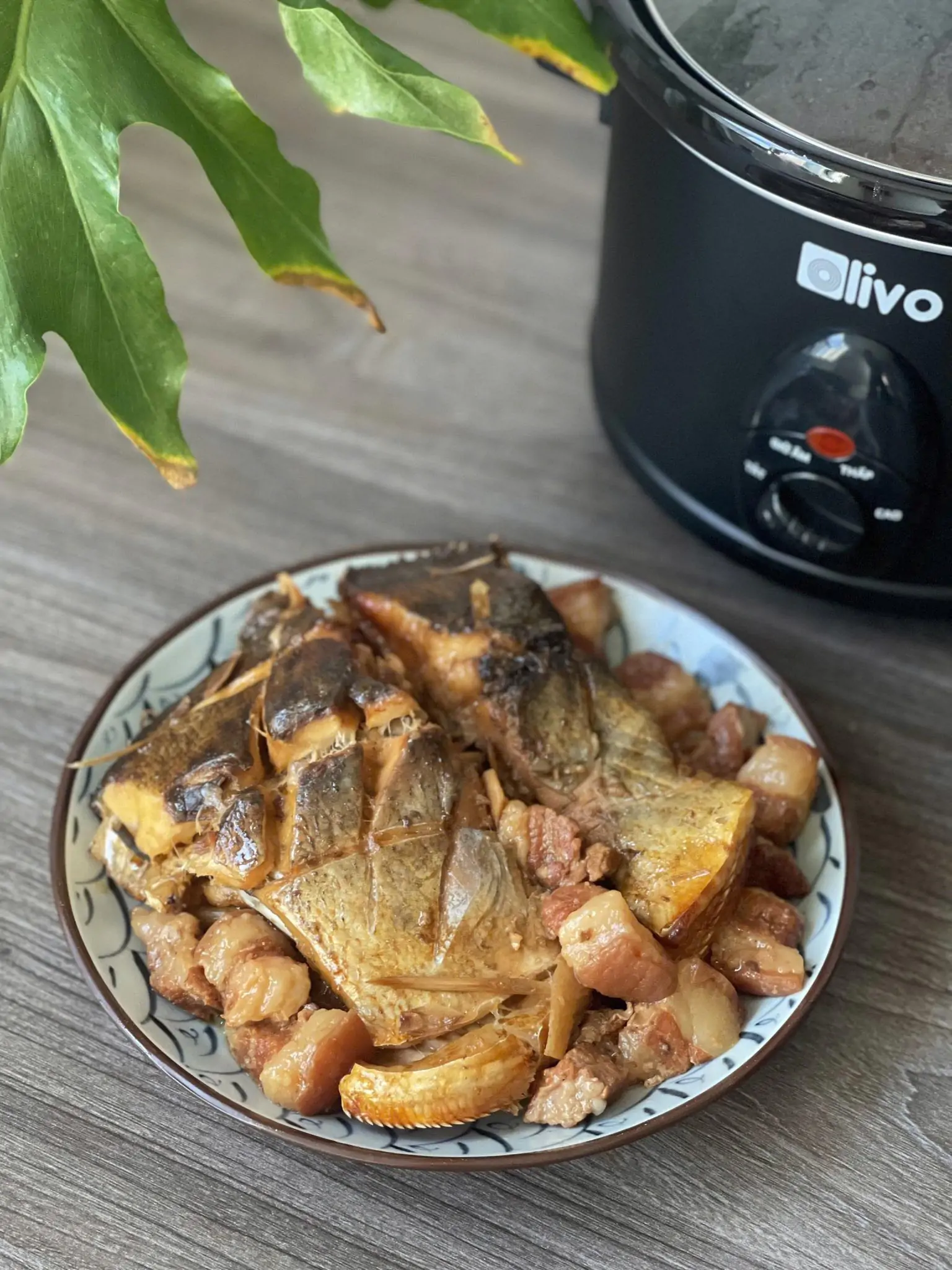 cá kho với nồi nấu chậm olivo