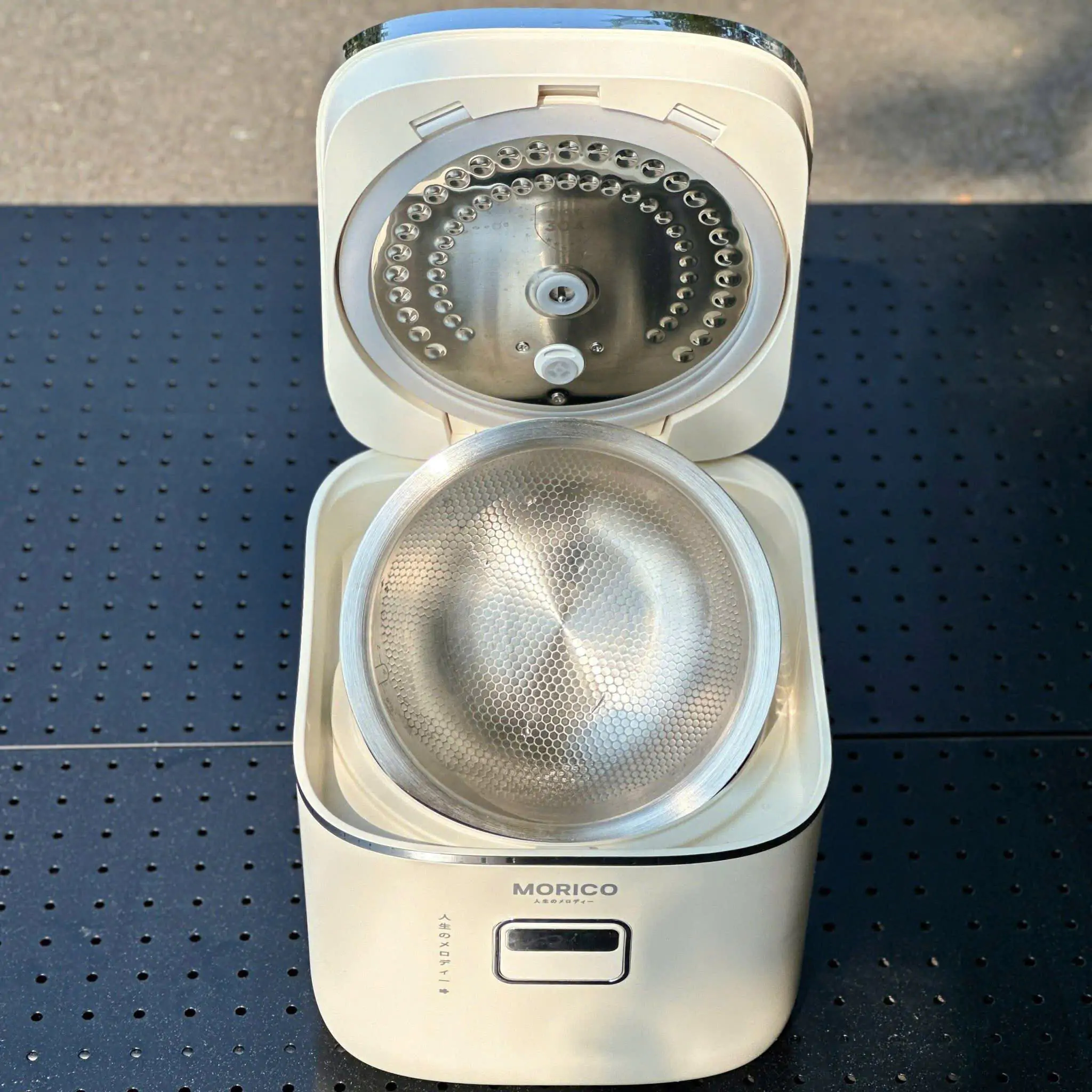 lòng nồi inox 316 có phủ vân chống dính tự nhiên của morico mr600