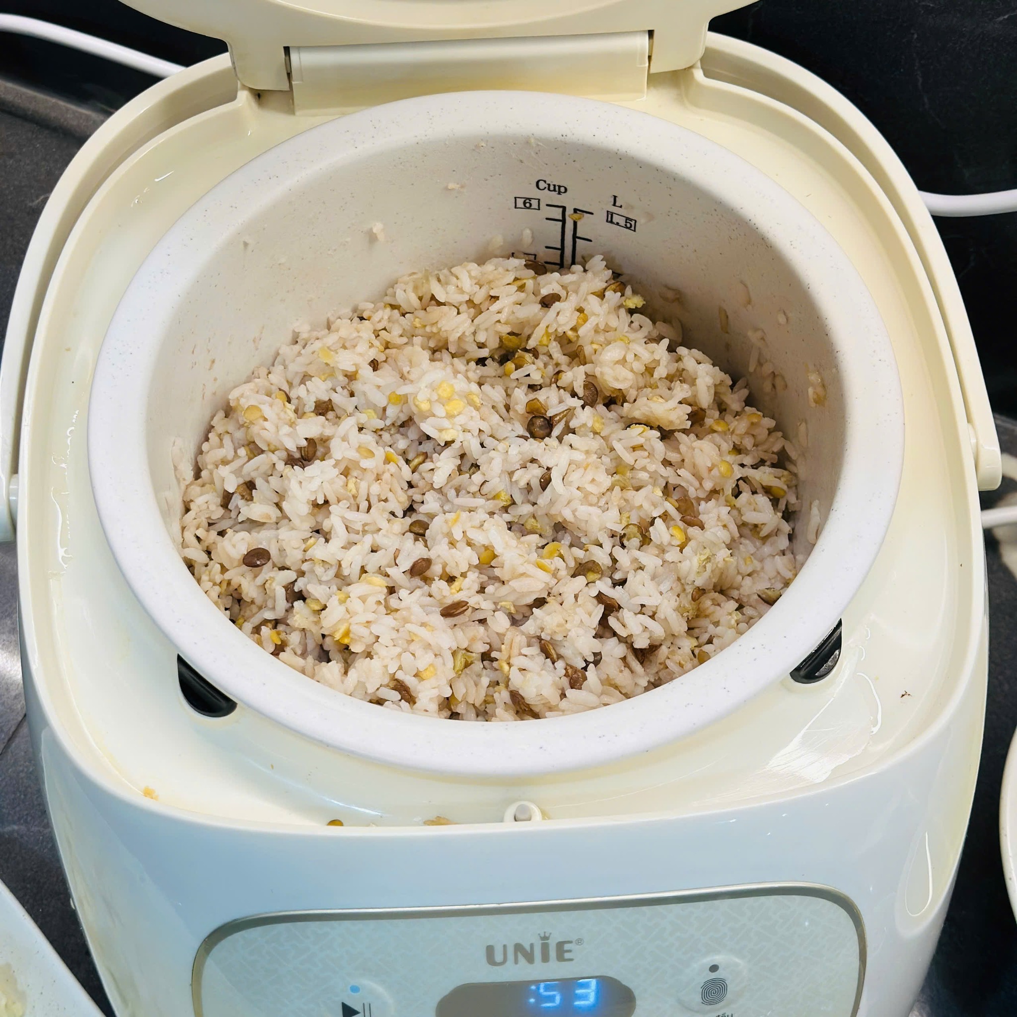 nấu cơm trộn với nồi cơm điện unie urc815