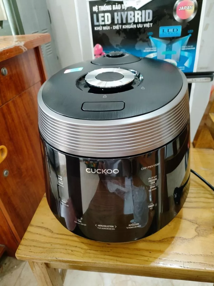 Nồi cơm điện tử áp suất Cuckoo 1.8L CRP-PWV1008F