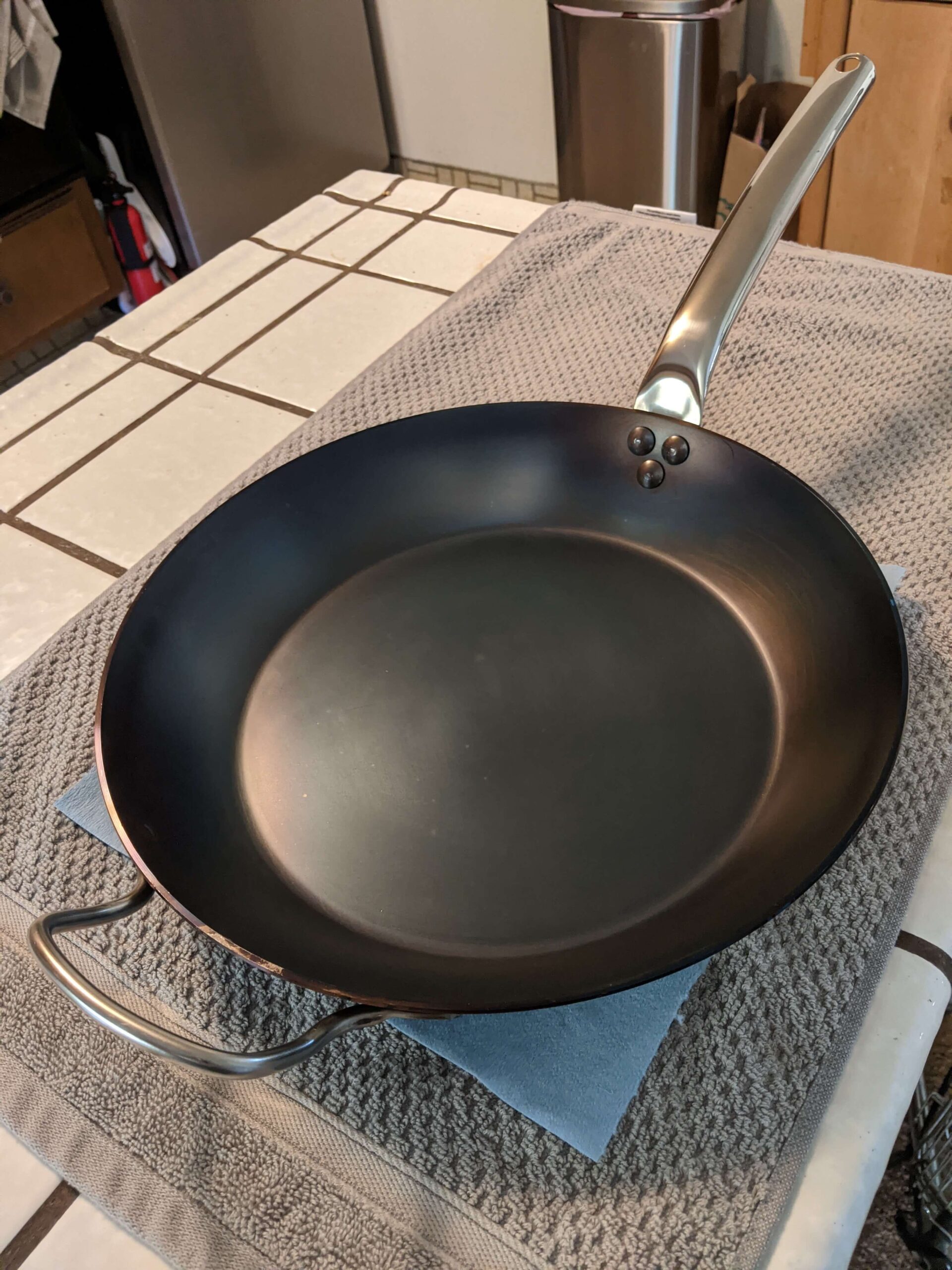 cách tôi dầu chảo thép carbon