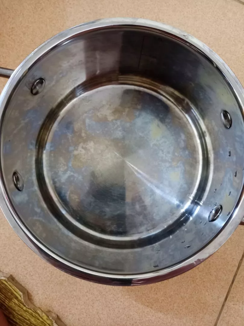 nồi inox bị ố cầu vồng